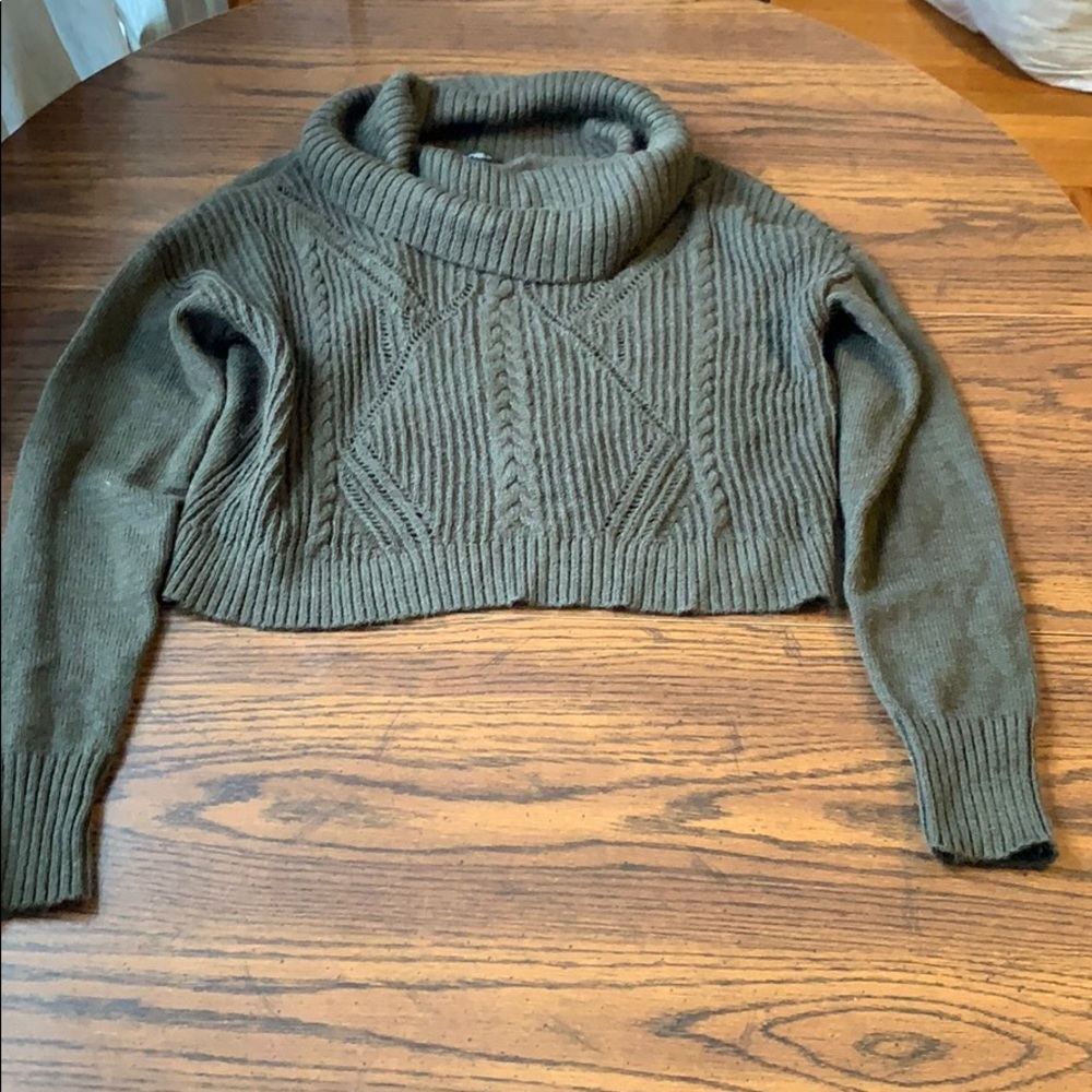 Crop top sweater